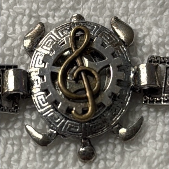 Handcrafted Turtle G clef Bracelet - Picture 12 of 12